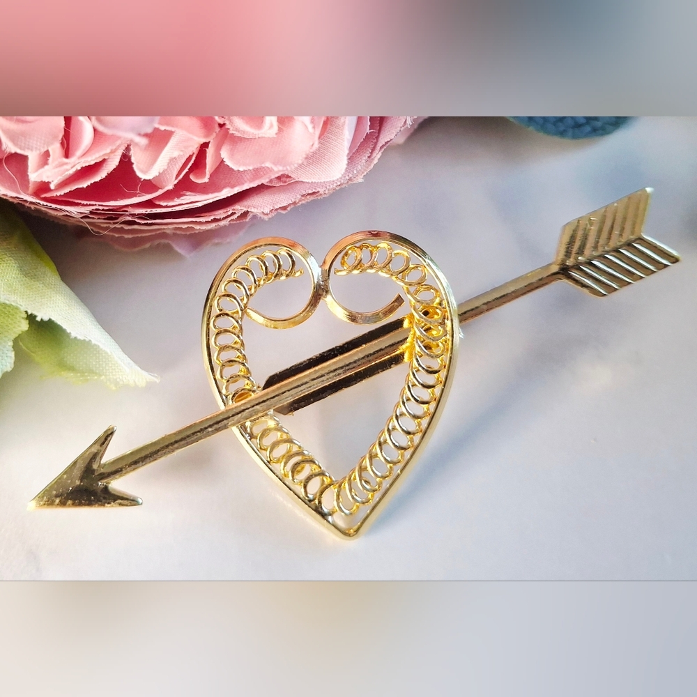 Vintage 80s ✨️💘Arrow Through My Heart Brooch/Pin